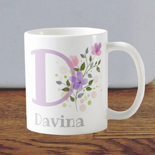 Mug Première initiale plus nom Davina avec des fleurs