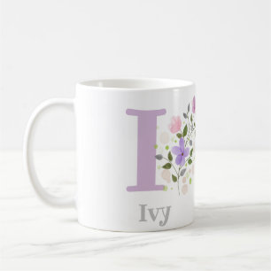 Mug Première initiale plus nom Ivy avec des fleurs