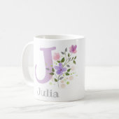 Mug Première initiale plus nom Julia avec des fleurs (Devant gauche)
