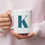 Mug Première lettre | Teal Monogram Modern Stylish Coo<br><div class="desc">Simple,  stylish custom initial letter monogram coffee mug dans typographiy minima moderne in teal blue. A perfect custom gift or accessoire with personal touch !</div>