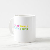 Mug Premiers cadeaux de finition futée de filles i (Devant gauche)