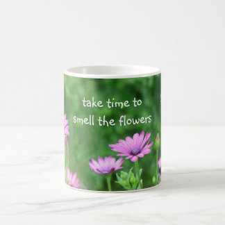 Mug Prenez du temps pour les marguerites pourpres