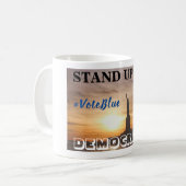 Mug PRENEZ LA DÉMOCRATIE #VoteBlue (Devant gauche)