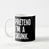 Mug Pretend I'm A Skunk Funny Halloween Party Costume (Gauche)