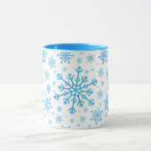Mug Pretty Blue Christmas Snowflakes sur Winter White (Centre)
