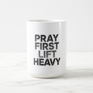 Mug Priez d'abord, soulevez lourd – Motivation de gym