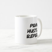 Mug Priez, Hustle, Répéter - Foi, Réussite Motivationn (Devant droit)