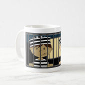 Mug Prisonniers de bande dessinée en cellule de prison (Devant gauche)