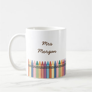 Mug professeurs de monogramme de crayons colorés