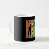 Mug Profitez des fléchettes Jetant le taureau (Devant gauche)