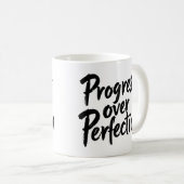 Mug Progrès sur la perfection - Motivationnel manuscri (Devant droit)