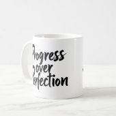 Mug Progrès sur la perfection - Motivationnel manuscri (Devant gauche)