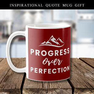 Mug Progrès sur le Maroon de devis de montagne de perf