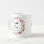 Mug Promenade de guirlande de roses dans l'amour (Devant gauche)