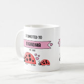 Mug Promoted to grandma ladybugs pink (Devant gauche)