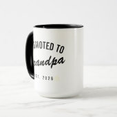 Mug Promoted to Grandpa Est. 2026 (Devant gauche)