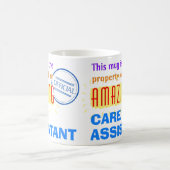 Mug Propriété d'un(e) assistant(e) de soins incroyable (Centre)