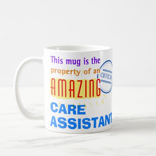 Mug Propriété d'un(e) assistant(e) de soins incroyable (Gauche)