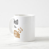 Mug Propulsé par la caféine (Devant gauche)
