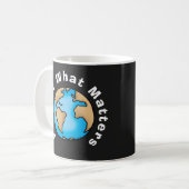 Mug Protéger ce qui compte Éco Terre Design (Devant gauche)
