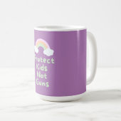 Mug Protéger les enfants et non les armes à feu Word A (Devant droit)