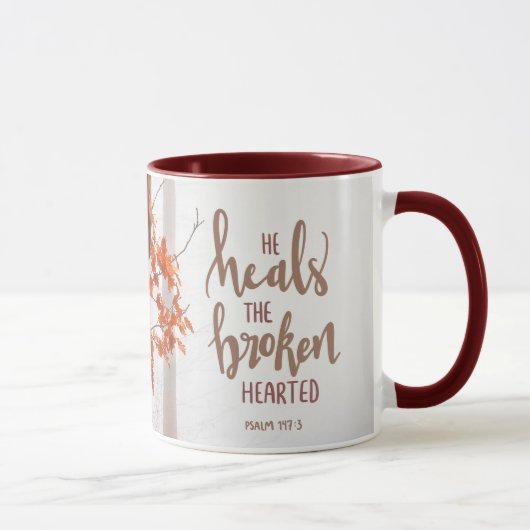 Mug Psaume 147:3 Il guérit le coeur brisé (Droite)
