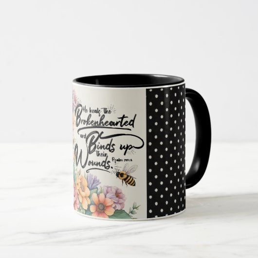 Mug Psaumes 147:3 Image de verset de la Bible chrétien (Devant droit)