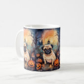 Mug Pug d'Halloween avec citrouilles effrayant (Devant gauche)