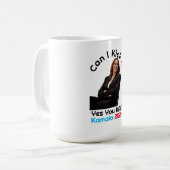 Mug Puis-je le lancer Kamala Harris 2024 T-shirt (Devant gauche)