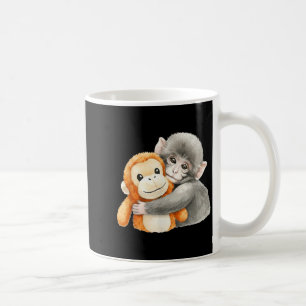 Mug Punchkung le singe tenant un ami en peluche mème