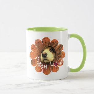 Mug Puppy Love Peeking d'une fleur