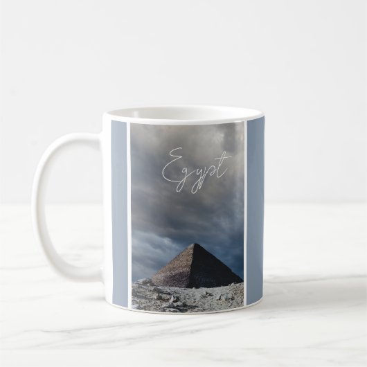 Mug Pyramide antique avec ciel orageux, Égypte (Gauche)