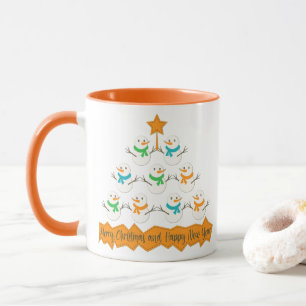 Mug Pyramide des sapins de Noël faite de bonhommes de