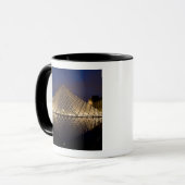 Mug Pyramide du Louvre par l'architecte I.M. Pei à (Devant gauche)