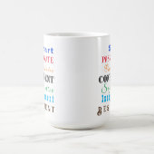 Mug Qualités des grandes femmes amusant Motivationnel (Centre)
