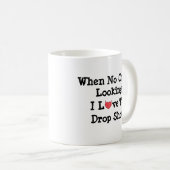 Mug Quand personne ne regarde, j'adore tomber la boue  (Devant droit)