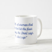 Mug Quand ses pieds frappent le plancher, le diable (Devant droit)