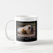 Mug Quand tout le d'autre échoue - étreignez (Gauche)
