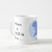 Mug Quand un enfant est né, est ainsi un grand-parent (Devant gauche)