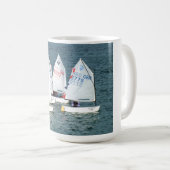 Mug Quatre bateaux optimistes (Devant droit)
