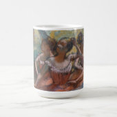 Mug Quatre danseurs de ballet sur scène par degrés (Centre)