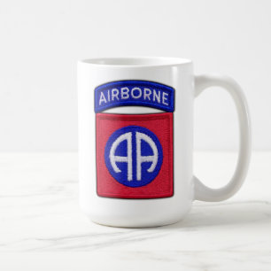 Mug quatre-vingt-deuxième Vétérinaires de vétéran