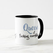 Mug Queen of f*cking tout ! Noir et Bleu (Devant droit)