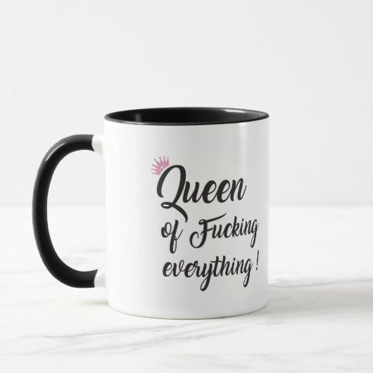 Mug Queen of f*cking tout ! Noir et rose (Gauche)