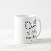 Mug Queen of f*cking tout ! Style à main (Devant droit)