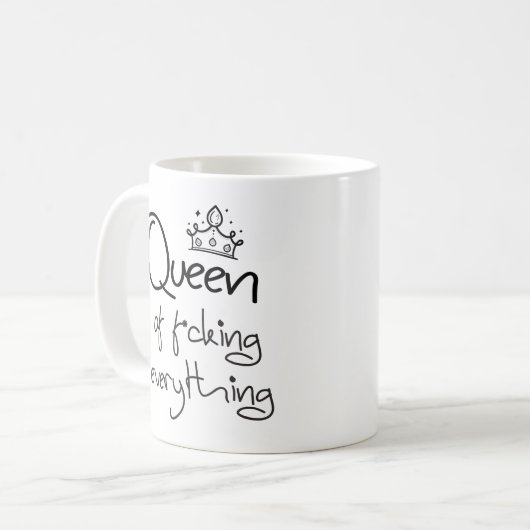 Mug Queen of f*cking tout ! Style à main (Devant gauche)