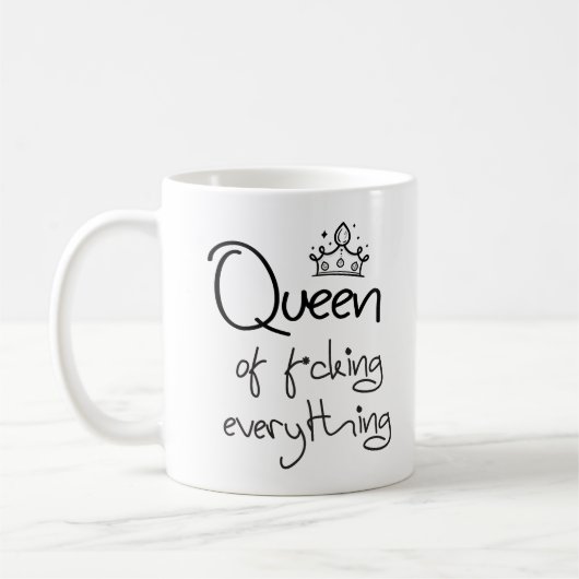 Mug Queen of f*cking tout ! Style à main (Gauche)