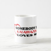 Mug Quelqu'un à Kalamazoo m'aime le t-shirt (Centre)