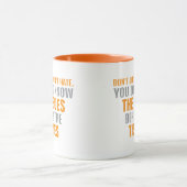 Mug QUESTIONS et TISSUS sur le BLANC clair (Centre)