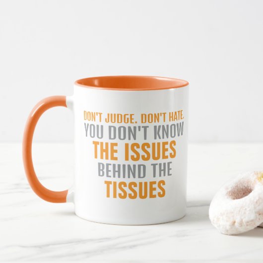 Mug QUESTIONS et TISSUS sur le BLANC clair (Avec donut)